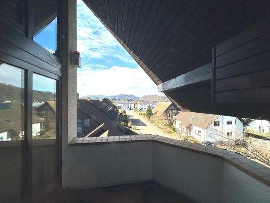 zum Balkon in Richtung Südseite