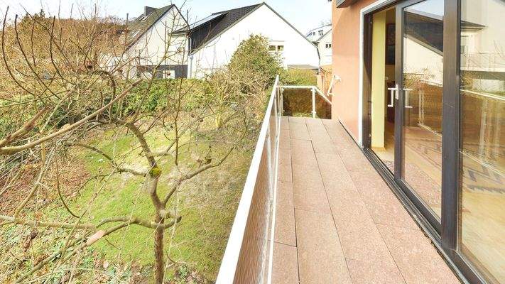 Balkon mit Zugang zum Garten