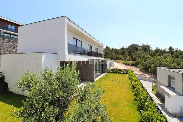 Villas for Sale in Bursa Bademli with Private Landscaped Garden