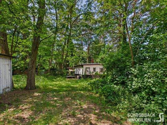 Blick vom Grundstückseingang zum Wochenendhaus