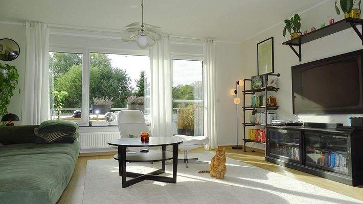 Wohnzimmer-Blick auf Balkon