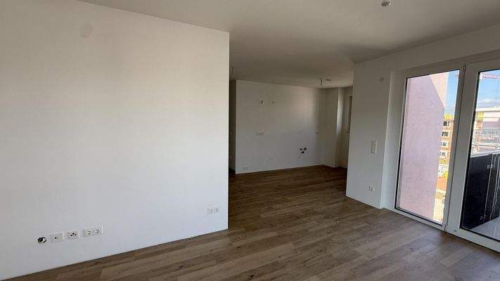 Haus_3_Top_14_Wohnbereich_mit_Blick_auf_die_Küche