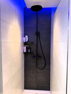 stylische Regendusche.jpg