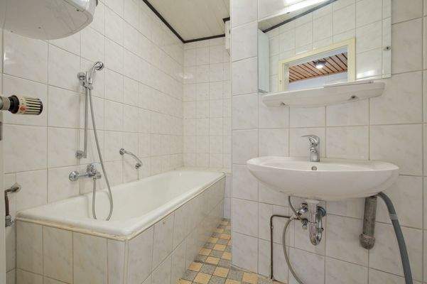 10 - 1. OG li Badezimmer.jpg