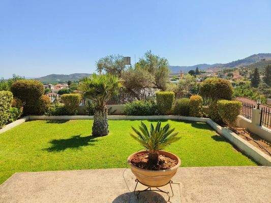 Kreta, Varipetro: Traditionelle Villa in der Nähe von Chania zu verkaufen