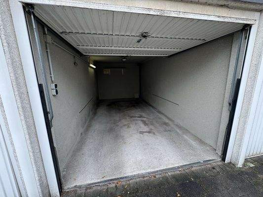 Garage (Elektrisches Rolltor)