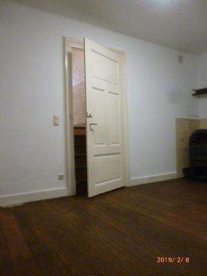 Wohnzimmer + historischer Tür