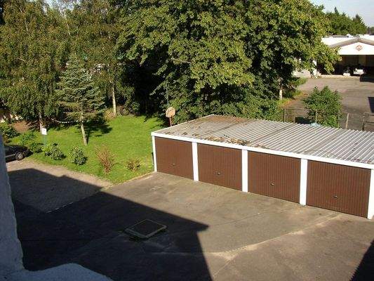 Blick auf die Garagen