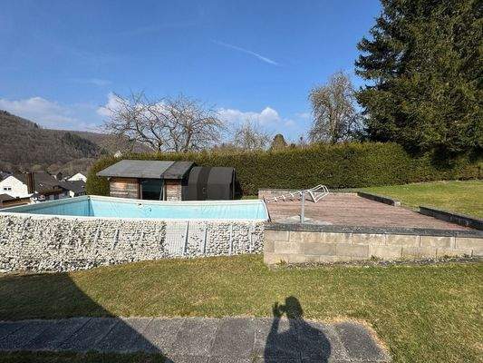 Pool auf dem Grundstück