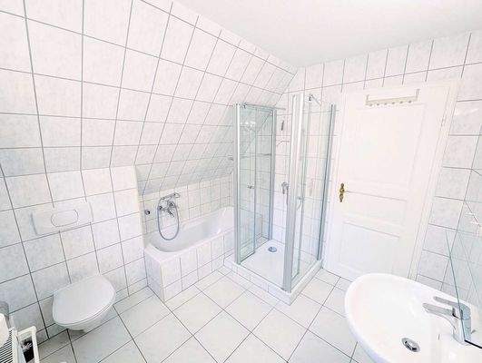 makellos 10 EFH Prerow - Vollbad WE 1.jpg