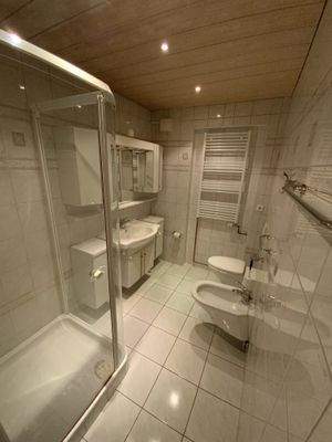 Badezimmer im Erdgeschoss