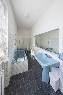 Badezimmer im ersten Stock