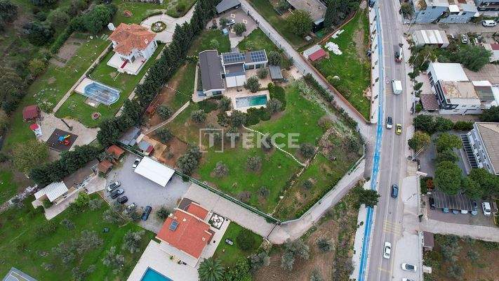 Villa with Pool on Large Plot Near the Coast in İzmir Güzelbahçe