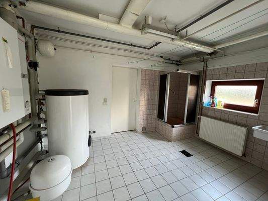 Haus-Linden-Leihgestern-Heizungsraum KG.JPG