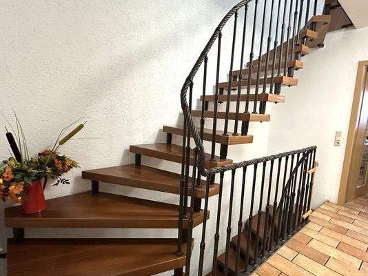 Treppe rauf in das Obergeschoss