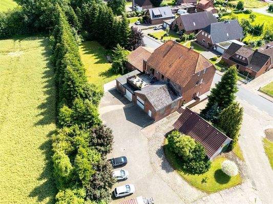 Luftbild inkl. Anbau und Wirtschaftsgebäude 