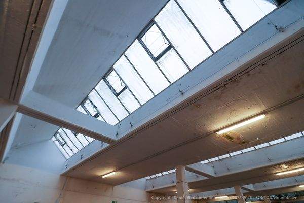 Die hallen sind teilweise mit Oberlichtfenster ausgestattet