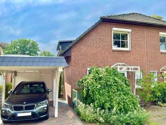 Haus mit Carport.jpg