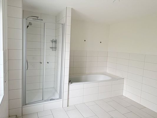 Dusche und Wanne