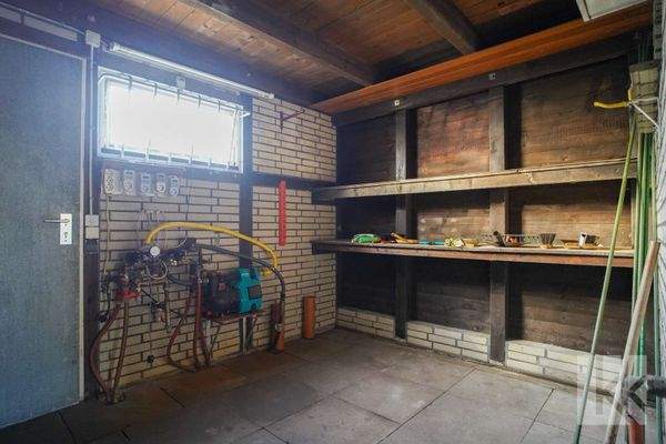 ...angeschlossenem Geräteraum