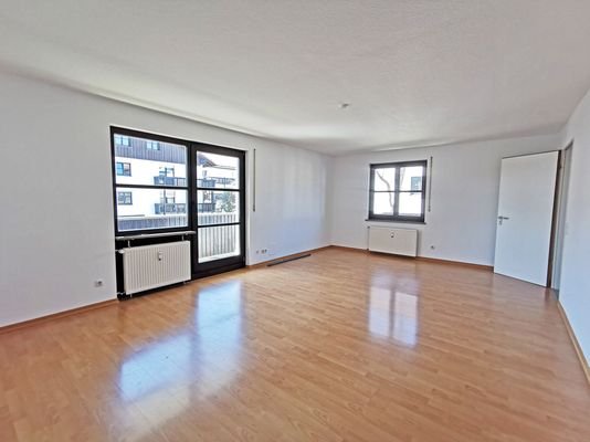 Großes, helles Wohnzimmer