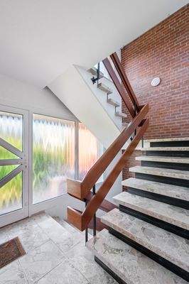 Treppenhaus  graues Haus