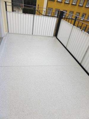 Balkon (straßenabgewandt)