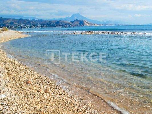 Semi Detached Villas Close to City and the Beach in Alicante