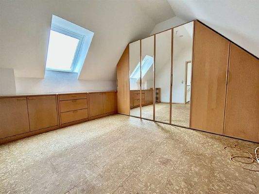 Schlafzimmer mit Einbauten