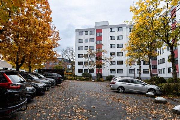 Hausansicht mit Parkmöglichkeit