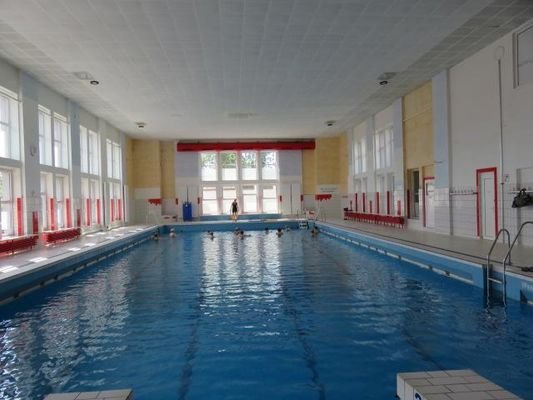 Schwimmhalle