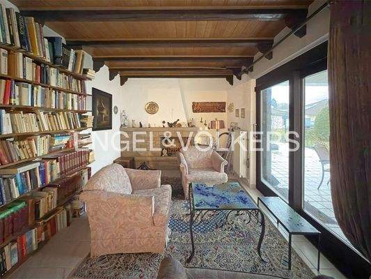 EG: Kaminzimmer mit Terrassenzugang
