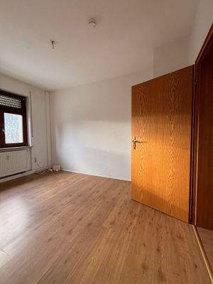 Leeres Zimmer mit Holzboden