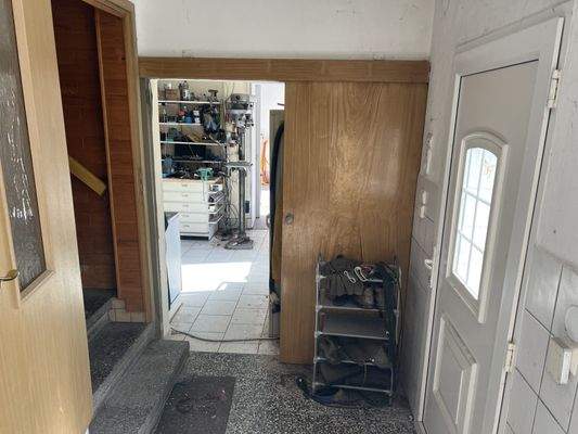 Flur mit Eingang zur WE 02