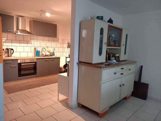 Küche und Zugang zum Wohn-Esszimmer