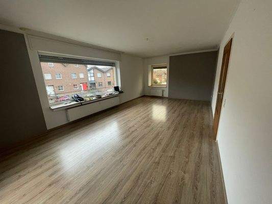 Geräumiges Wohnzimmer