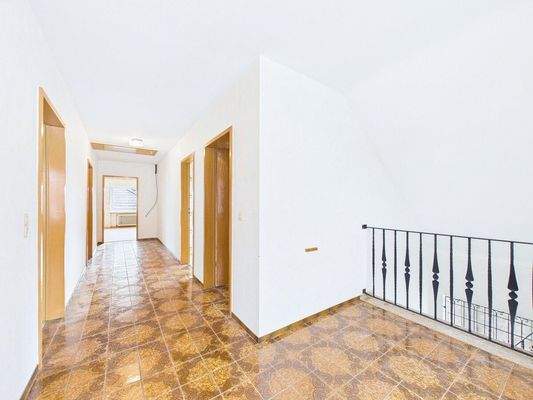 Kernsaniertes 2-3 Familienhaus zum Vollenden in Mettlach