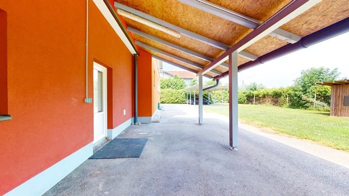 langes Carport