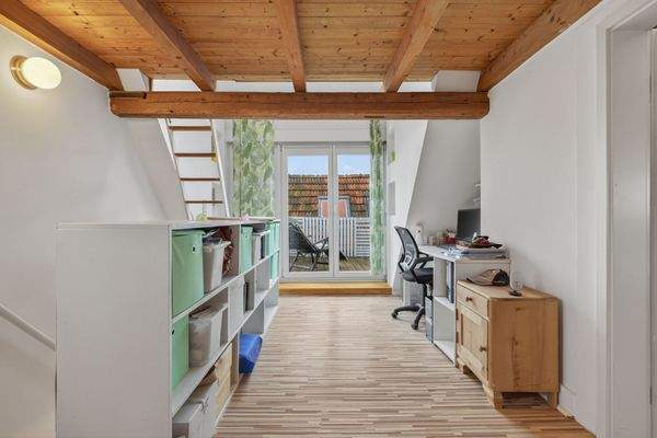 Flur Dachgeschoss mit Arbeitsbereich