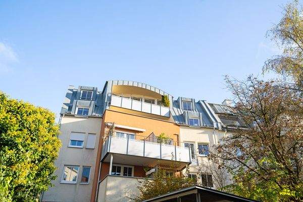 Der Blick aus dem lauschigen Innenhof auf die zeit