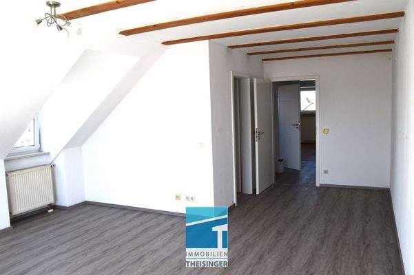 Essbereich, Sicht Küche und Diele