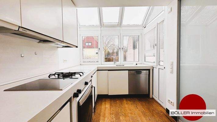 Küche mit Einbauküche