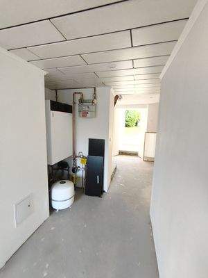 EG Flur mit Ecke Brennwerttherme Vissmann