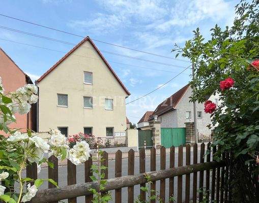 Vorderansicht des Hofes