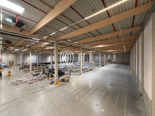 Halle Innenasicht JLL