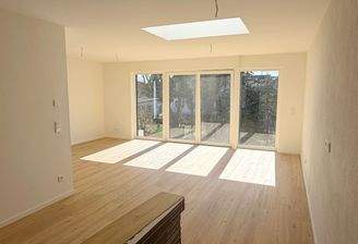 Wohn- Essbereich mit Lichtkuppel