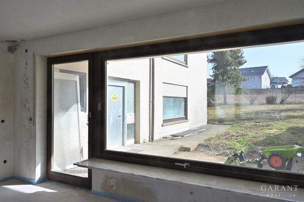 EG Zimmer mit Ausgang ins Freie