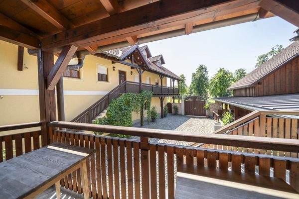 GH Lini (Terrasse, Innenhof)