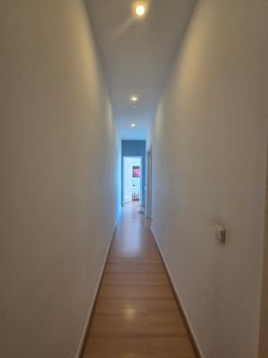 Flur 1.OG richtung Treppe 2 Zimmer Whg 01.jpg