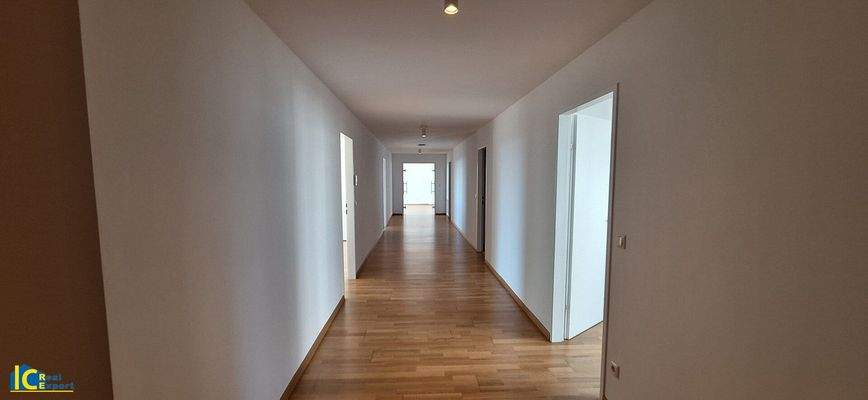 Zentral begehbare Räume